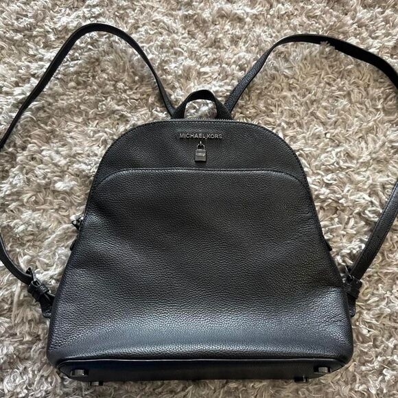 MICHAEL KORS Black leather backpack zipper closure excellent condition main image 4